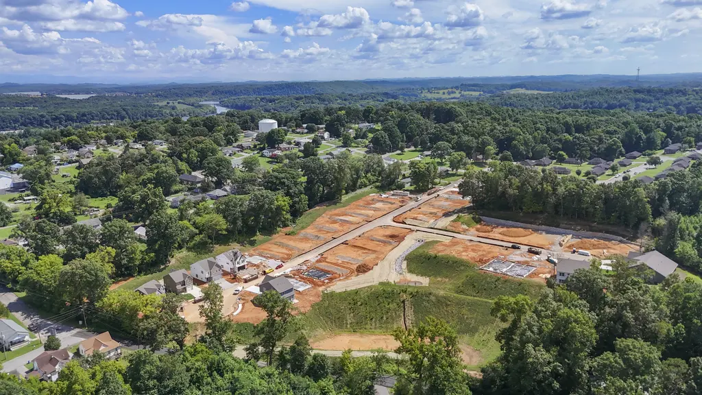 Aerial view of a Clouds Rest community under construction in East Tennessee